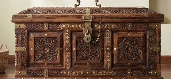 Heritage Bridal Chest — detail view